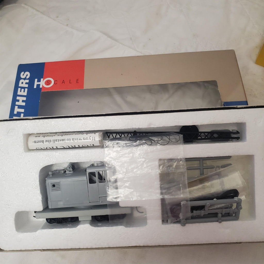Lot of 3 Riveted Tank Car, Model Railroad & Brawa Lazarettwagen HO Set 