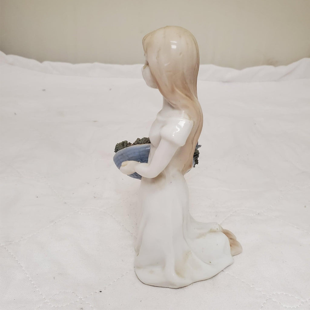 Vintage Llardo Girl Kneeling With Flowers Basket Porcelain Figurine
