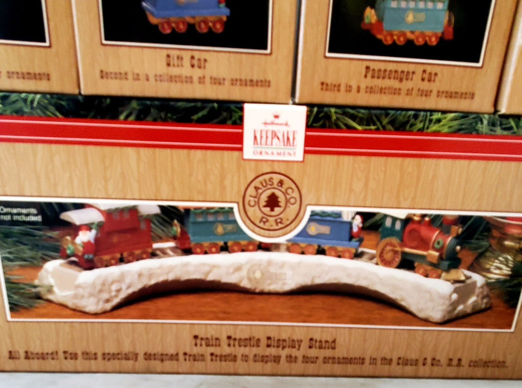 Hallmark Keepsake Claus & Co. R.R. - 4 Car Train and Train Trestle Display Stand