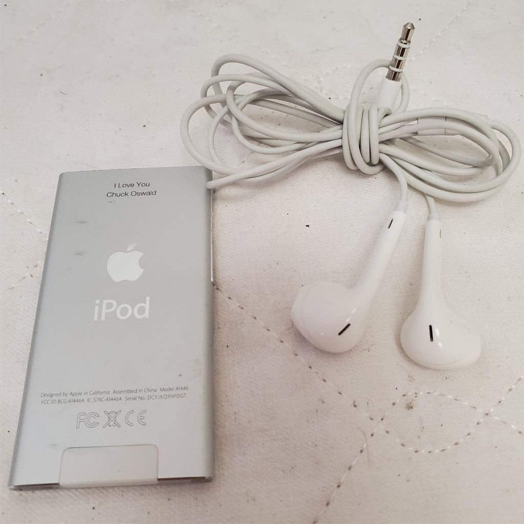 Apple A1446 7th Generation Silver Ipod with Wired Earpods