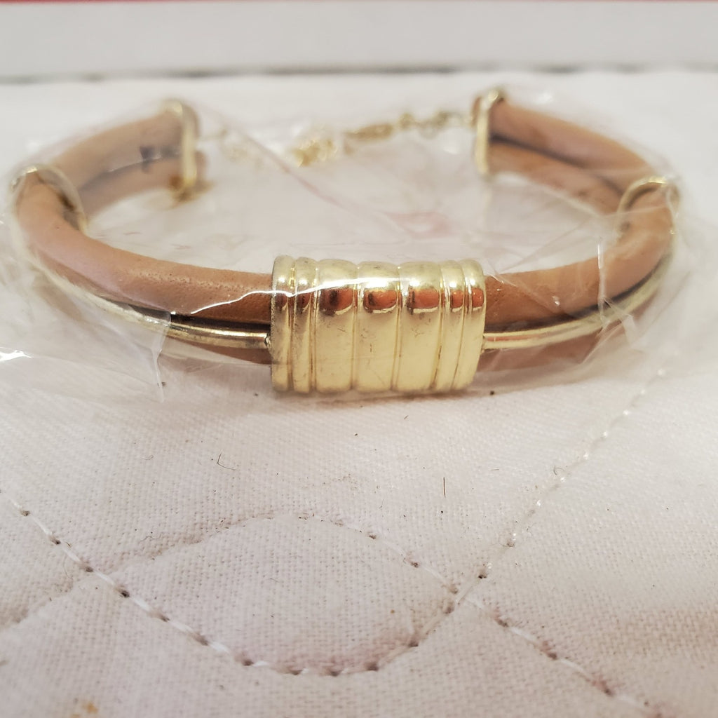 Lot of 34 Gold Metal Beige Leather Bracelet LOT-3