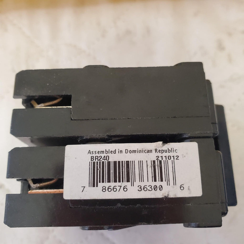 Large Lot of 33 Used Circuit Breakers Assorted #40