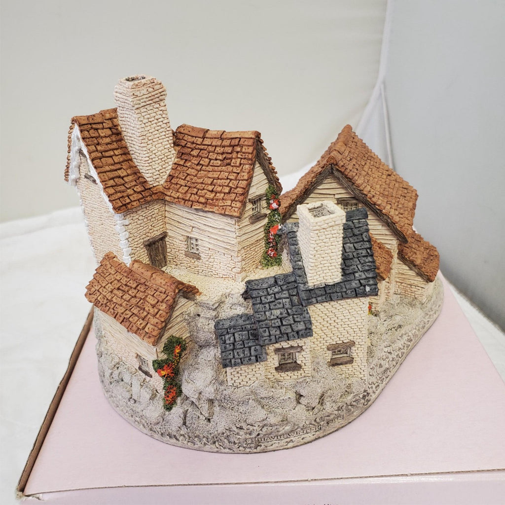 David Winter's Brookside Hamlet 1982 Cottage with Certificate of Authenticity