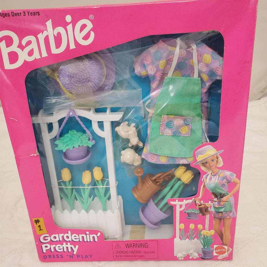1997 Mattel Barbie Gardenin' Pretty Dress N Play Set #1