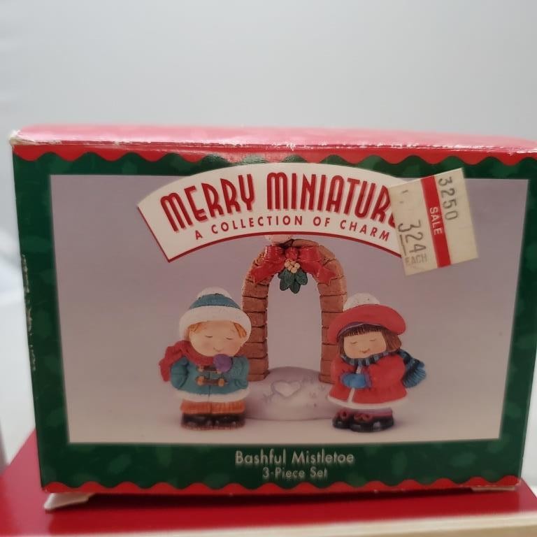 Hallmark Keepsake Bashful Mistletoe Bright Rocking Color Crayola Crayon Ornament