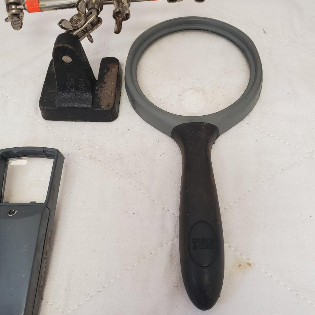 Lot of Magnifying Glass Set with Helping Hands Soldering Stand LOT-891