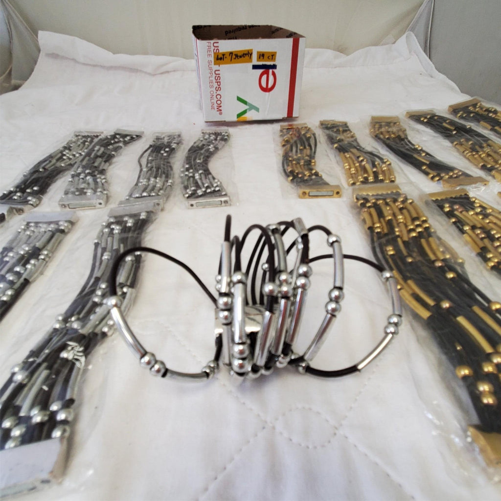 Lot of 19 Stripped Beaded Bracelet LOT-7