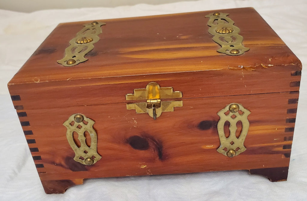 Vintage Cedar Wood Trinket Keepsake Box Dovetail Hope Chest Brass Hinges
