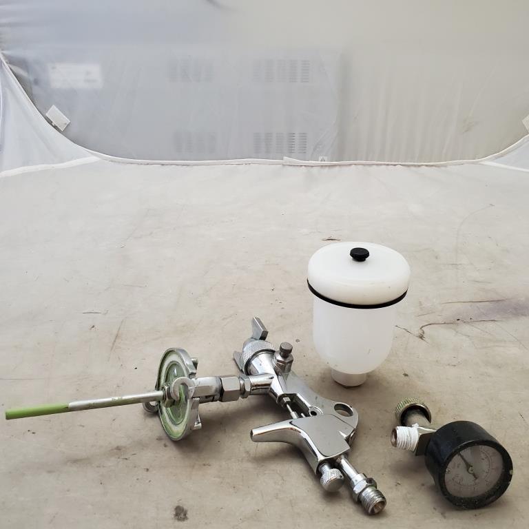 Spray Gun Noozle and Paint Holder with Pressure Regulator