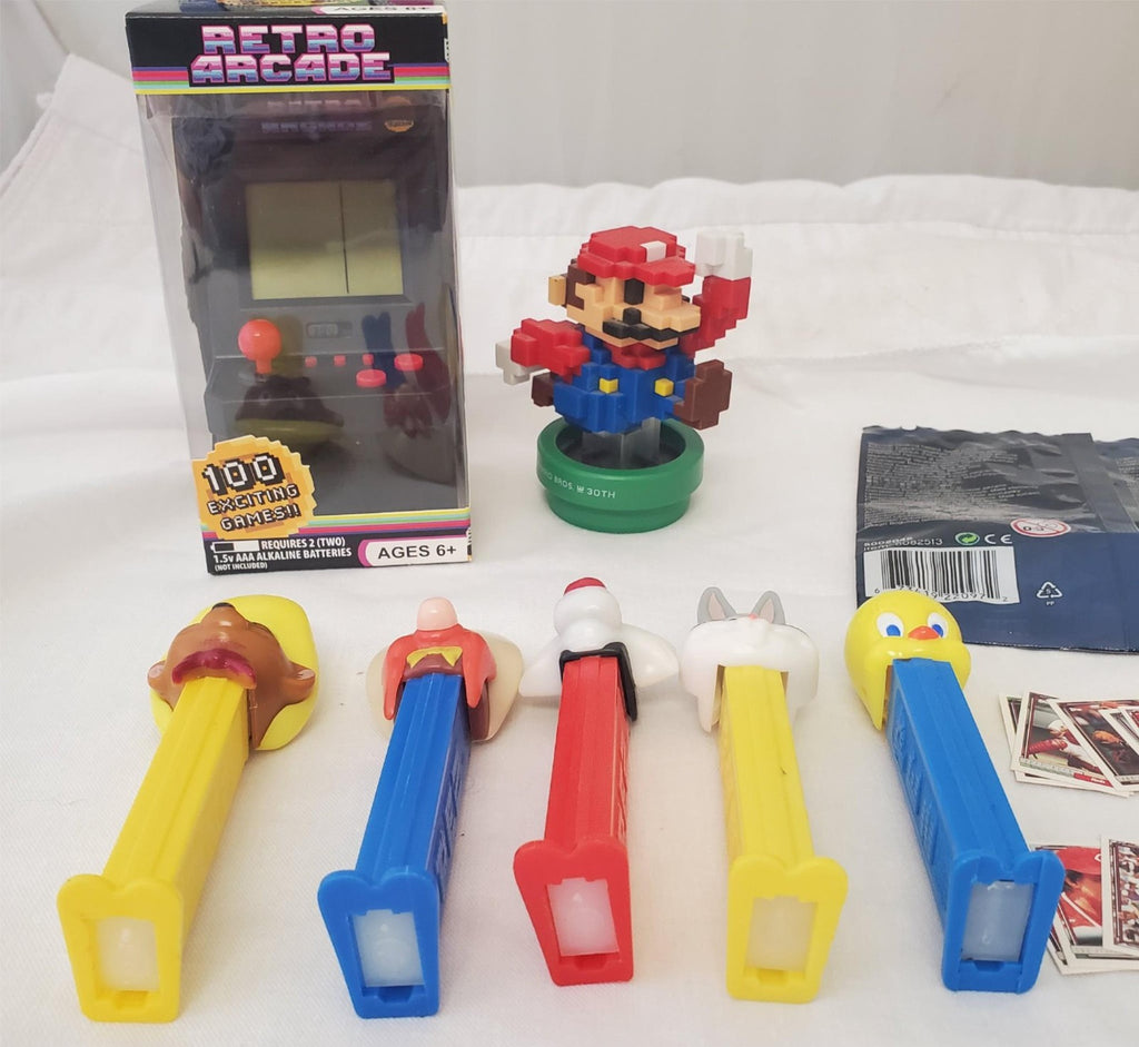 Supermario Bros. 30th Amiibo with Retro Arcade and Pez