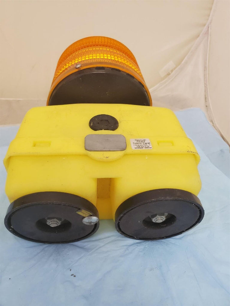 Used Federal Signal Battery Powered Strobe Warning Light Amber BPL26ST Bad light