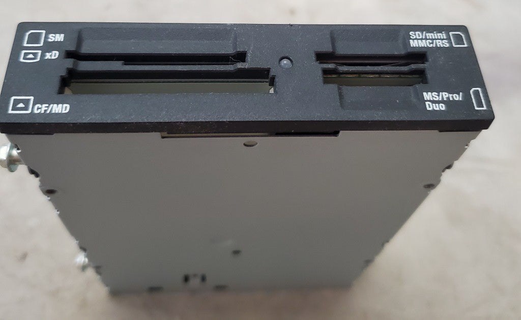 Dell TH661 0TH661 / TEAC CA-200-B02 Multi Media Card Reader 1930930B02