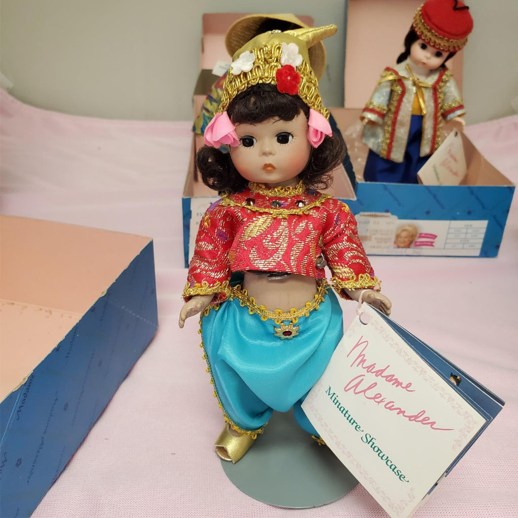 Set Of 4 Vintage Madame Alexander Miniature Showcase Series Dolls