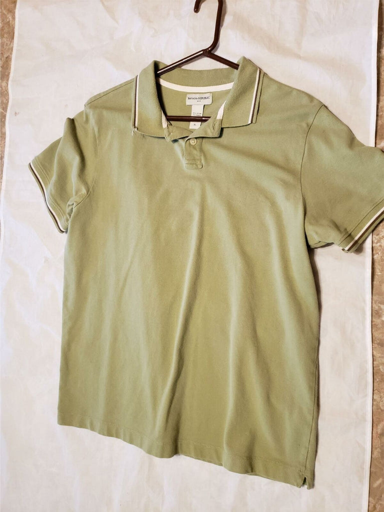 Used Banana Republic Branded Short Sleeve Shirt in Size XL Cotton Spandex Blend.
