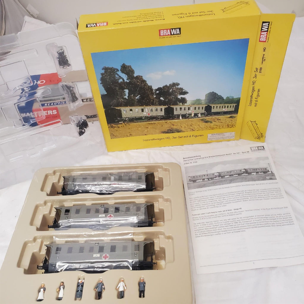Lot of 3 Riveted Tank Car, Model Railroad & Brawa Lazarettwagen HO Set 