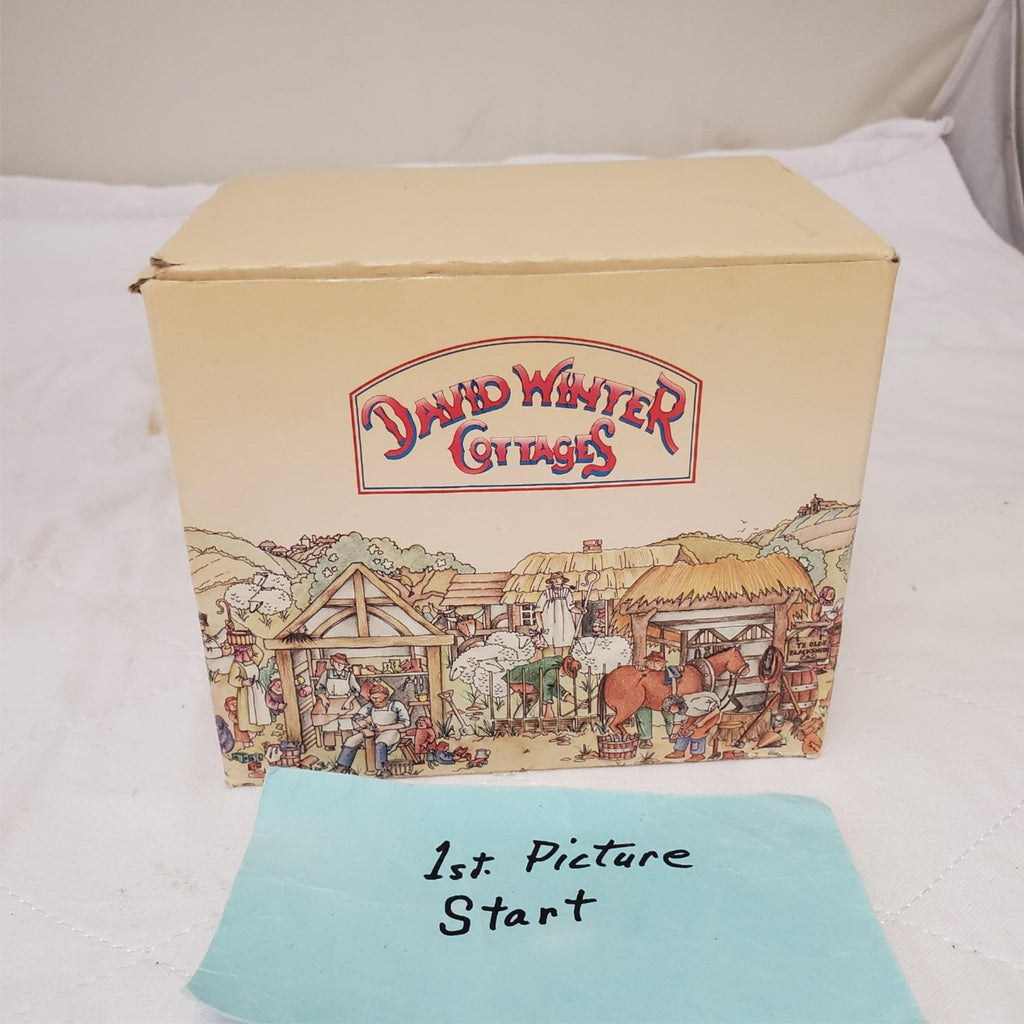 David Winter Cotswold Village 1982 with "The Collectors' Book"