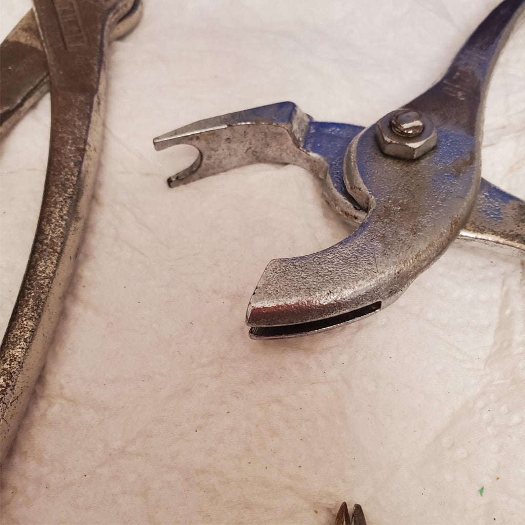 Lot of 4 Assorted Tinner Snips Scissors & Pliers LOT-315