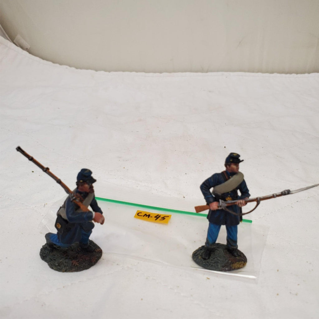 W. Britain's Federal in Frock Coat Advancing & Standing Defending CM-45