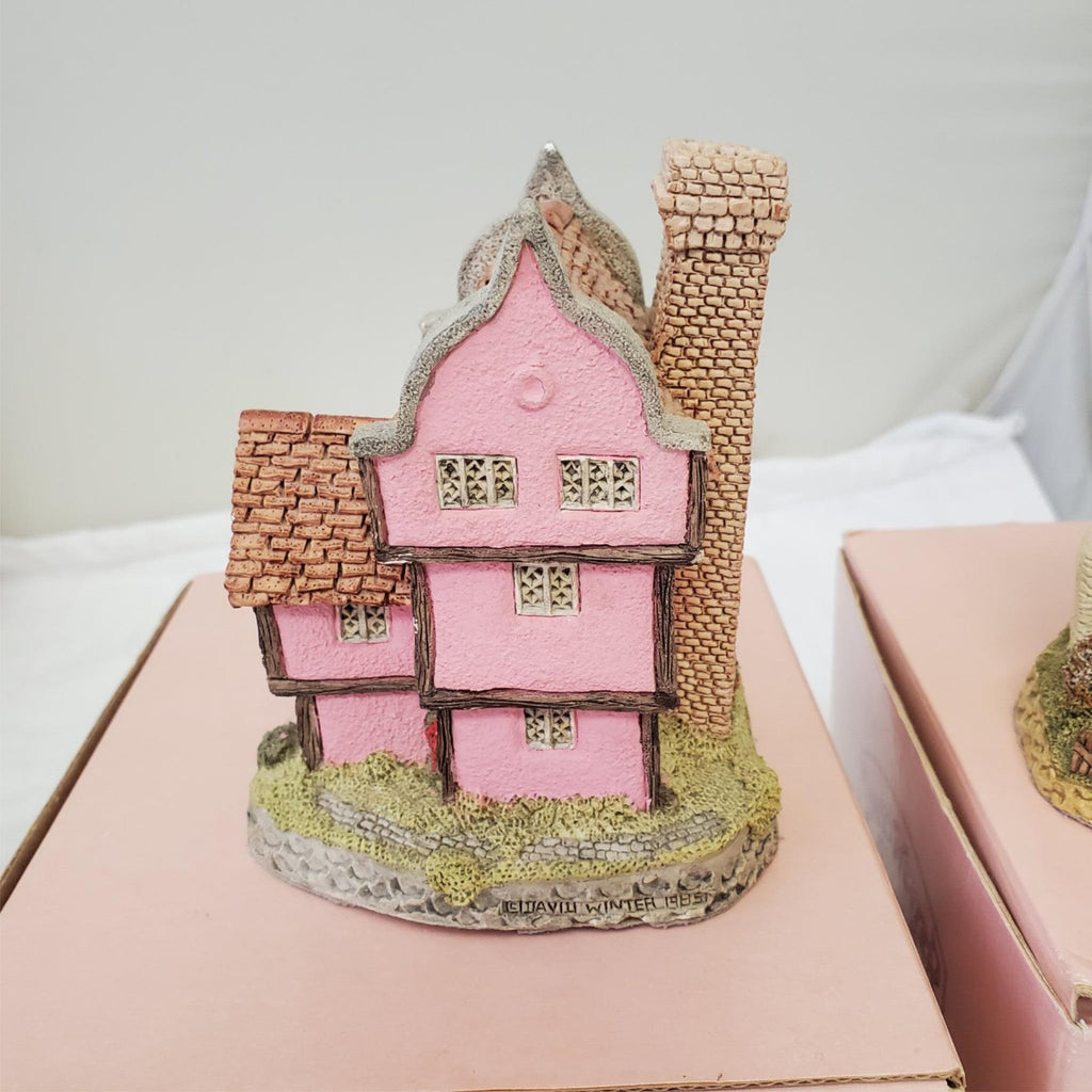 David Winter's Suffolk House &  Crofter's Cottage Figurine