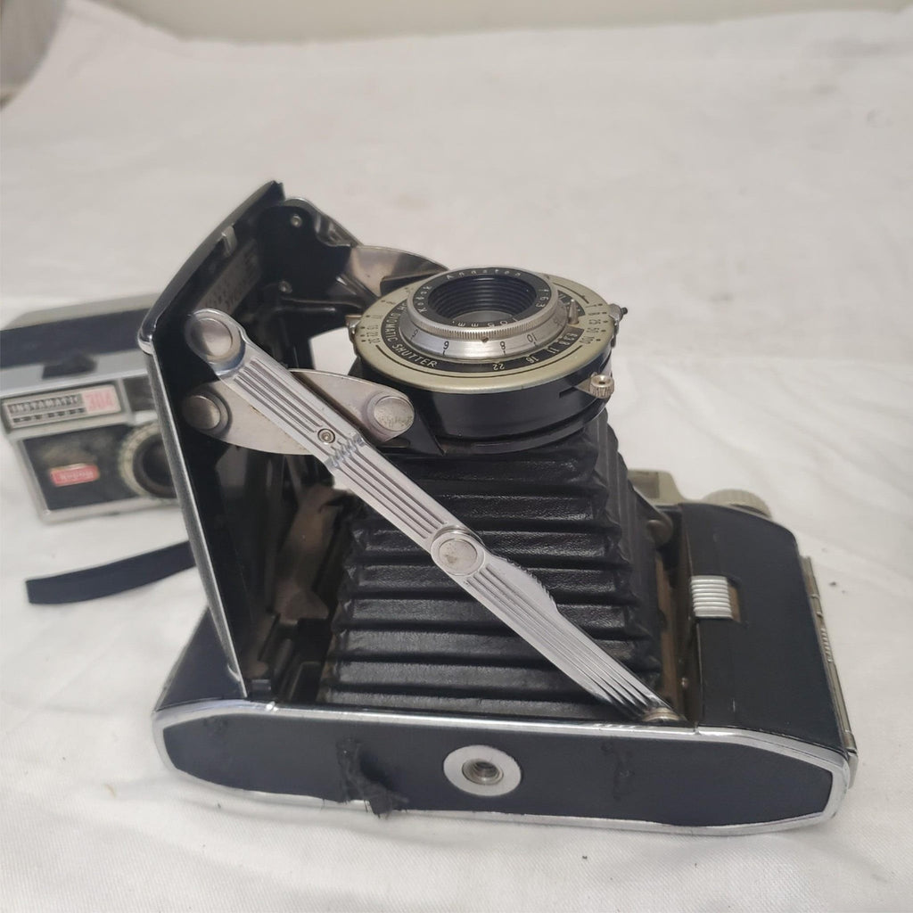 Lot of 3 Vintage Instamatic 304, Keytone 8 M.M & Kodak Tourist Camera