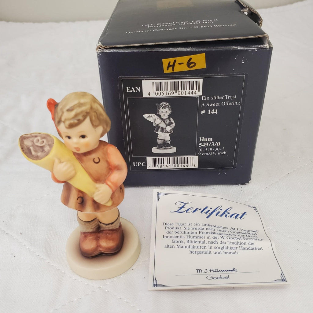 Goebel MI Hummell Club Figurine "A Sweet Offering" Hum 144 H-6