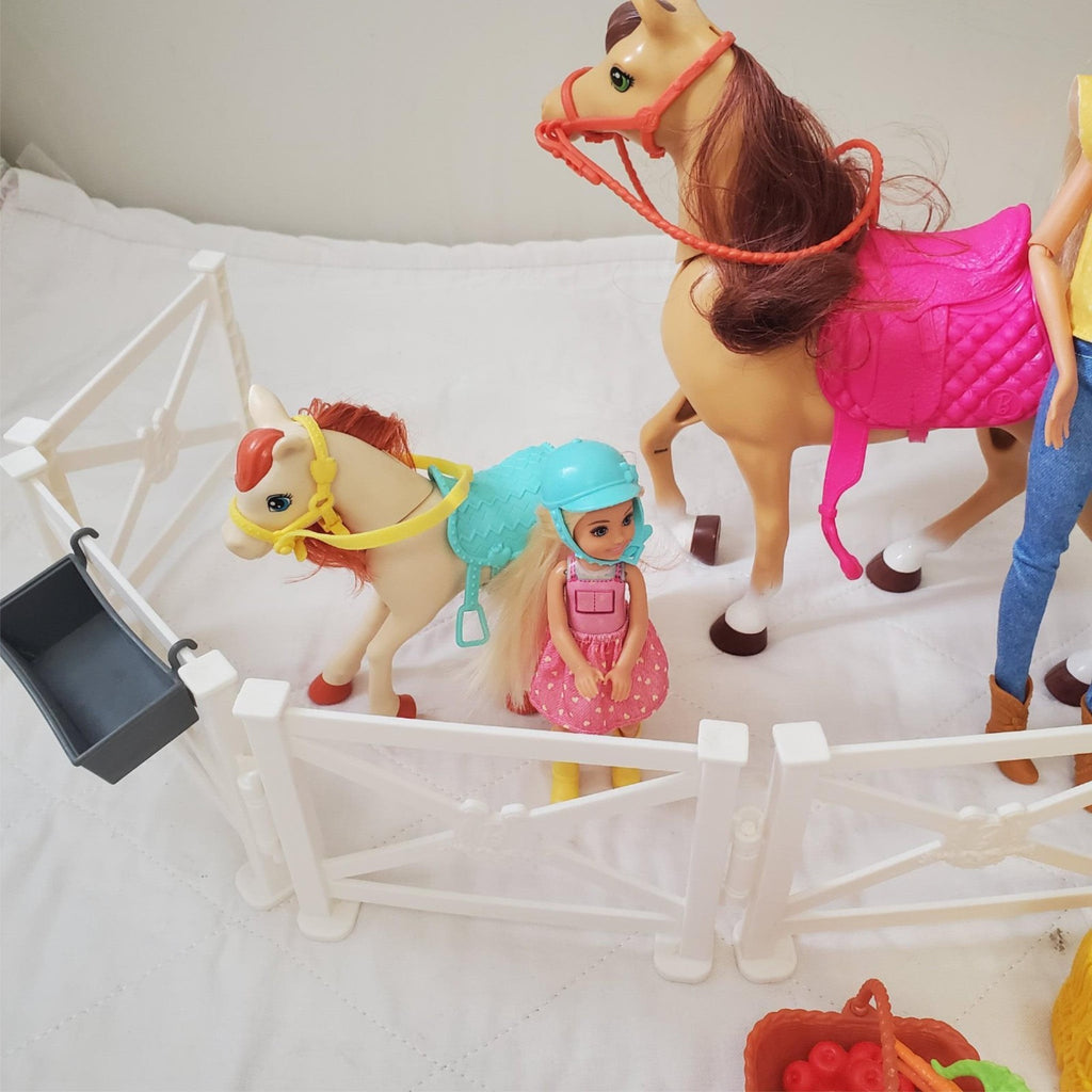 Mattel Barbie Hugs 'n Horses Barbie and Chelsea Blonde Playset #2 Tub