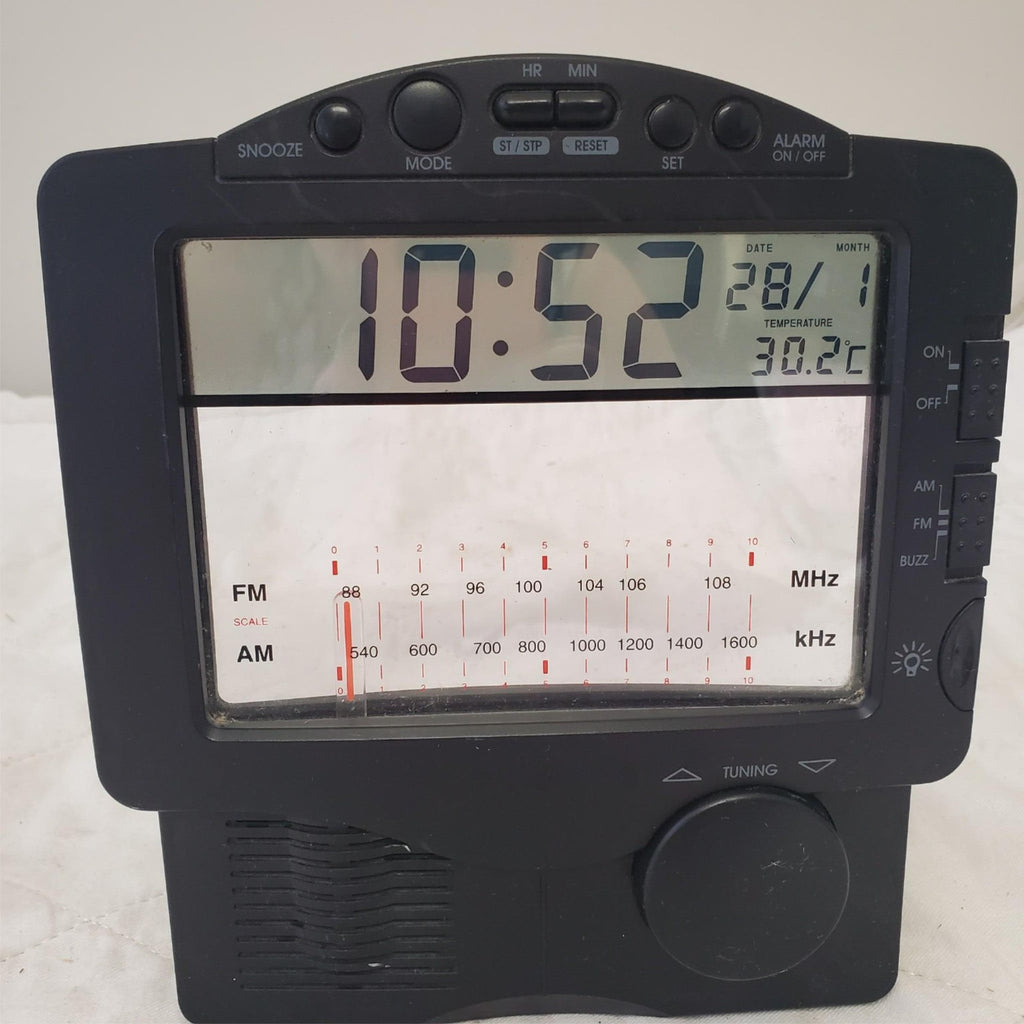 Vintage Model-7132 Am Fm Digital Clock Radio With Alarm Temperature Gauge