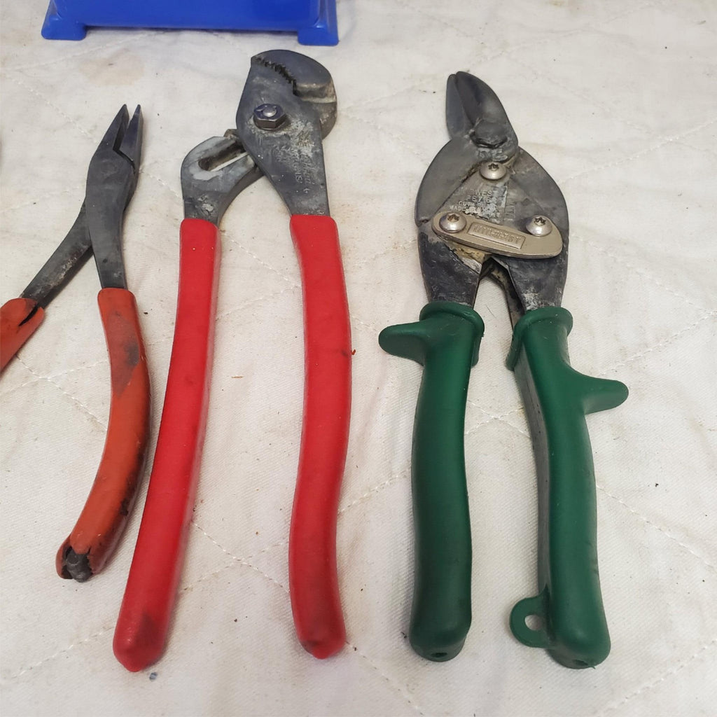 Lot of 4 Assorted Pliers and Metal Snips LOT-225