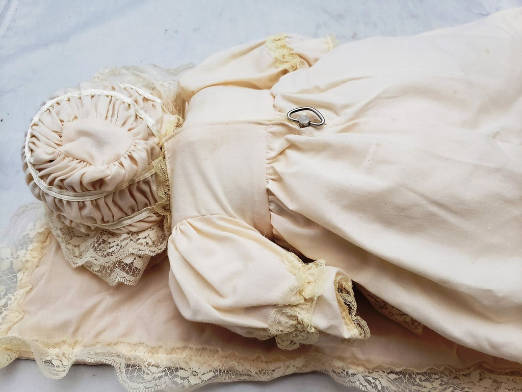 Vintage Original Heritage Dolls Porcelain Baby Bonnet Doll
