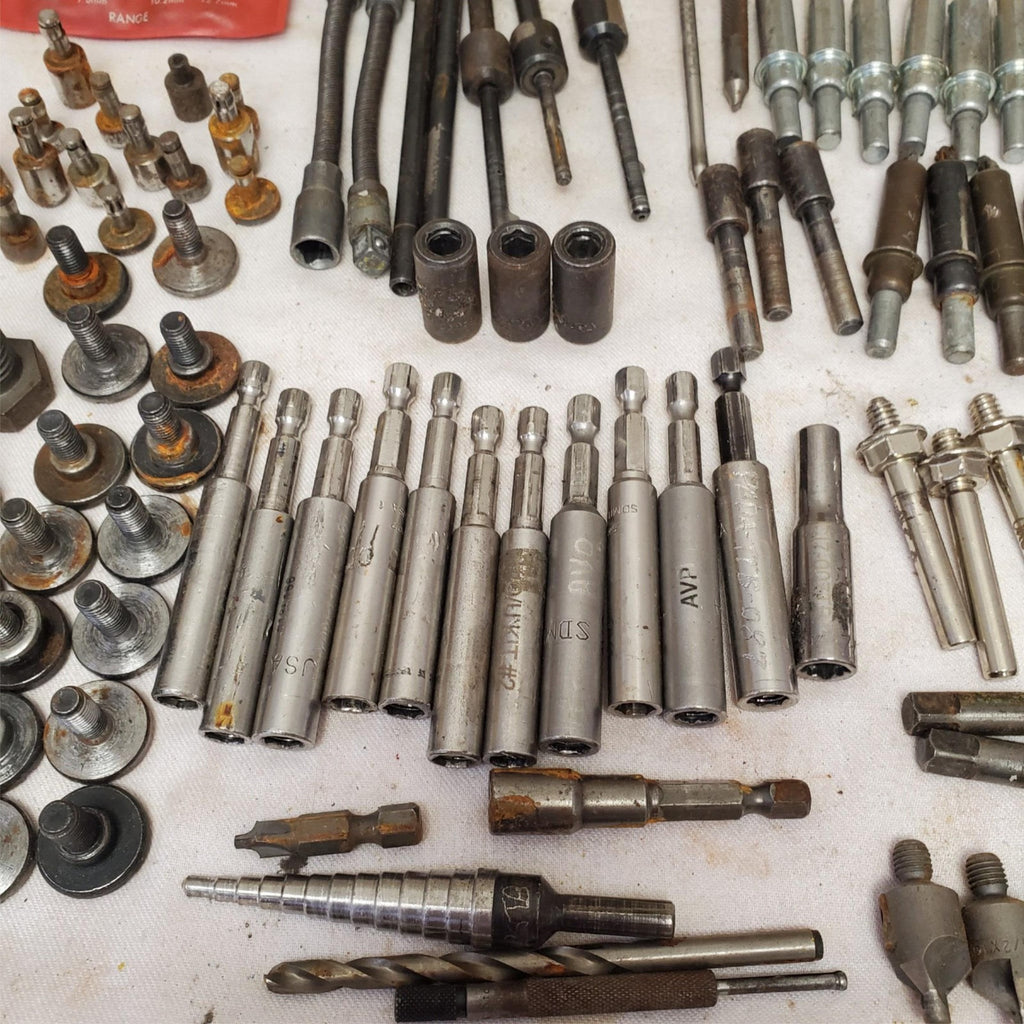 Lot of Assorted Drill Bits Ring Magnetic Nutsetter Threaded Metal Bolts LOT-497