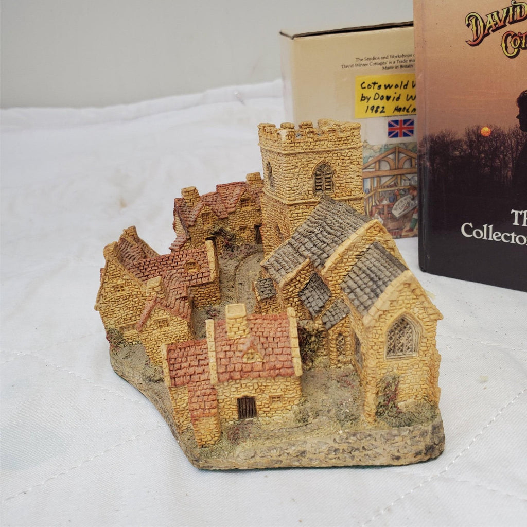 David Winter Cotswold Village 1982 with "The Collectors' Book"