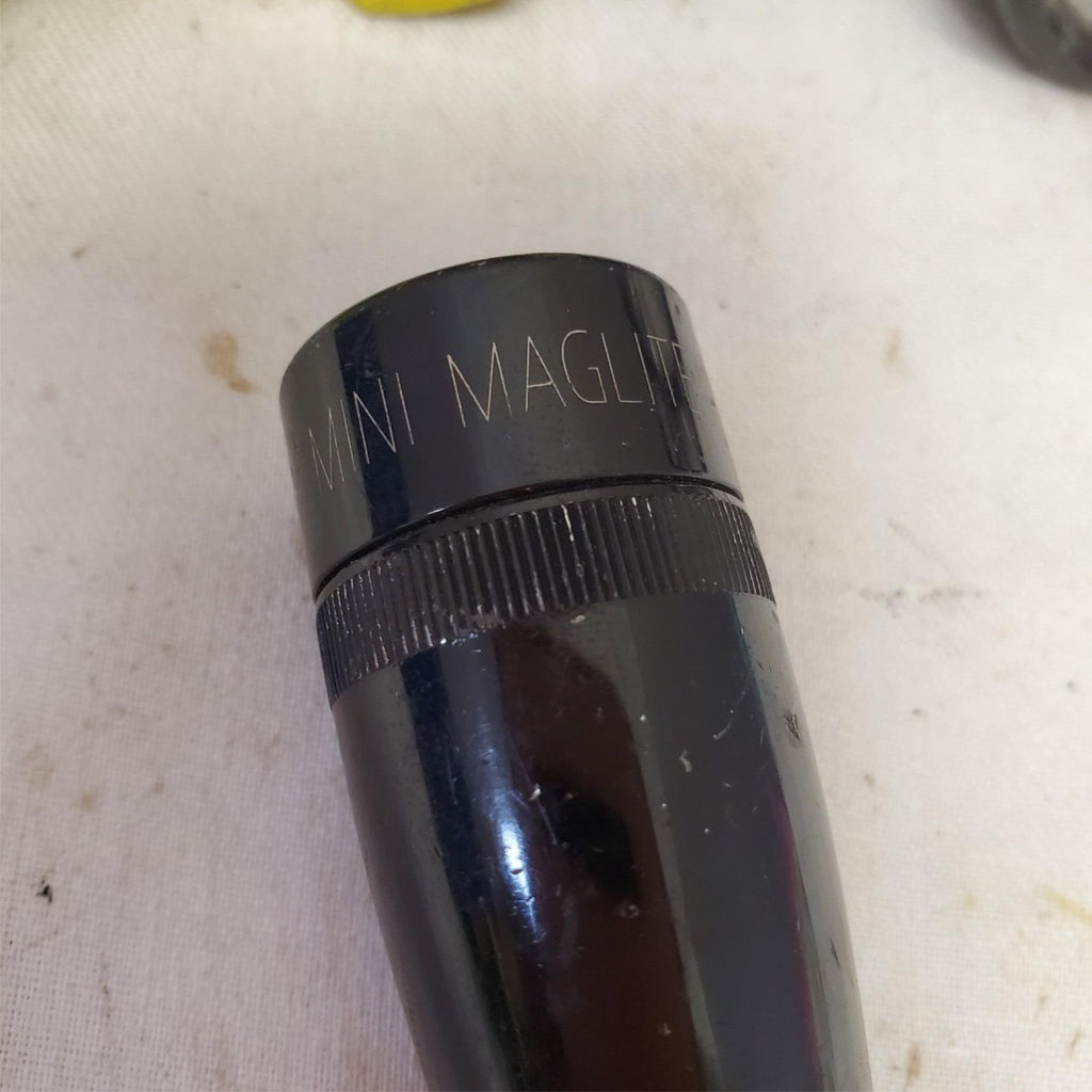 Lot of 5 Assorted Mag-Lite, Streamlight, and More flashlight LOT-88