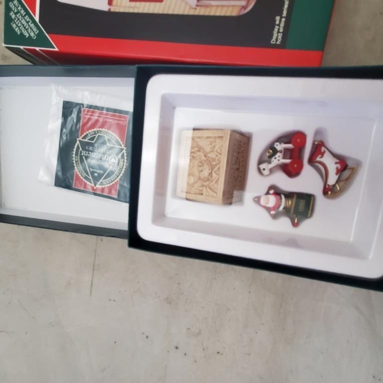 Hallmark Keepsake Collector Series Toymaker Santa & More Christmas Ornament