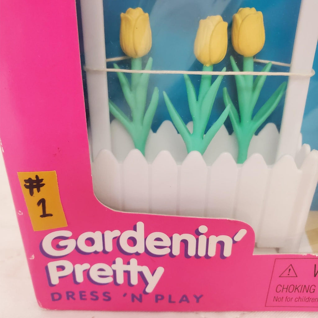 1997 Mattel Barbie Gardenin' Pretty Dress N Play Set #1