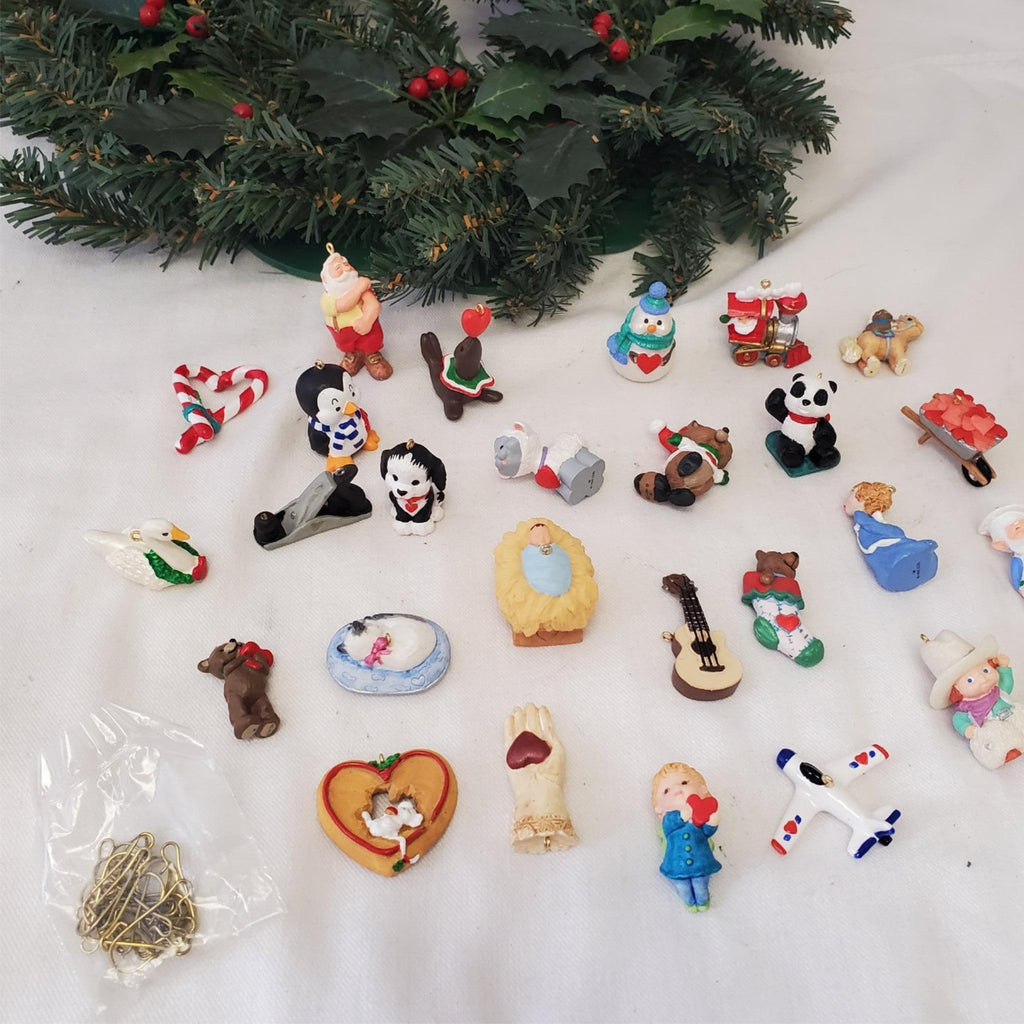 Hallmark Keepsake Ornaments 15th Anniv Celebration Wreath w/ 26 Mini Ornaments