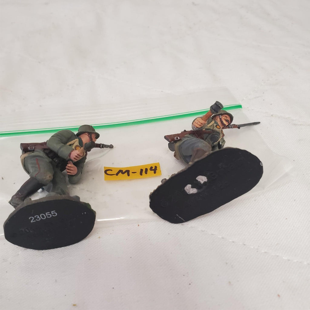 W. Britain 23055 1916-18 German Infantrys Pulling Grenade Primer CM-114