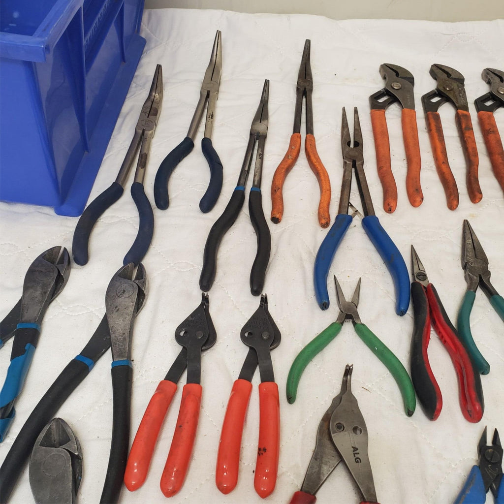 Lot of 31 Assorted Side Cutting Pliers LOT-406