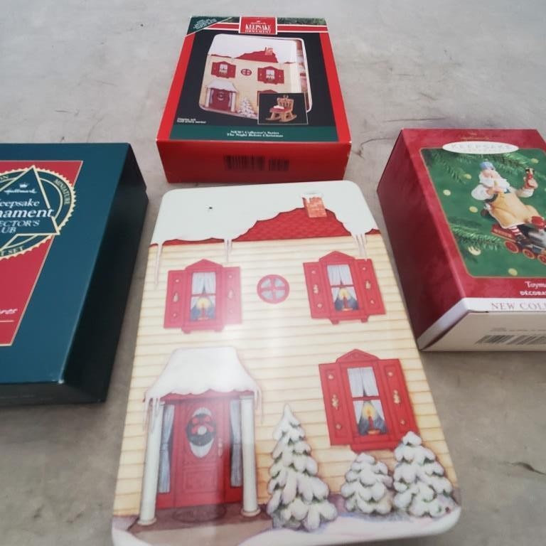 Hallmark Keepsake Collector Series Toymaker Santa & More Christmas Ornament