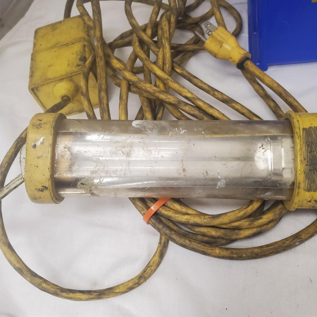 Fluorescent 13W 120V Portable Handheld Work Light LOT-38