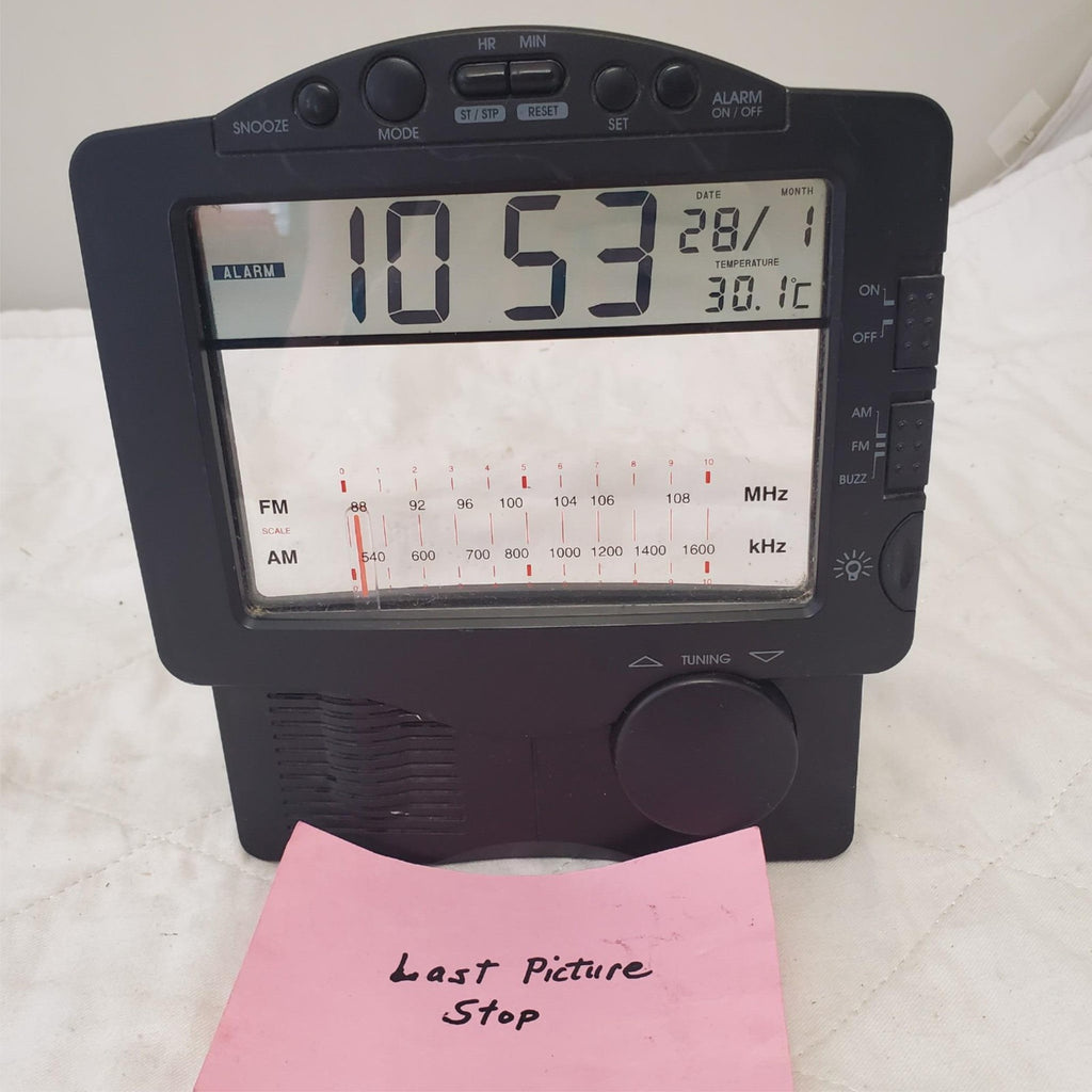 Vintage Model-7132 Am Fm Digital Clock Radio With Alarm Temperature Gauge