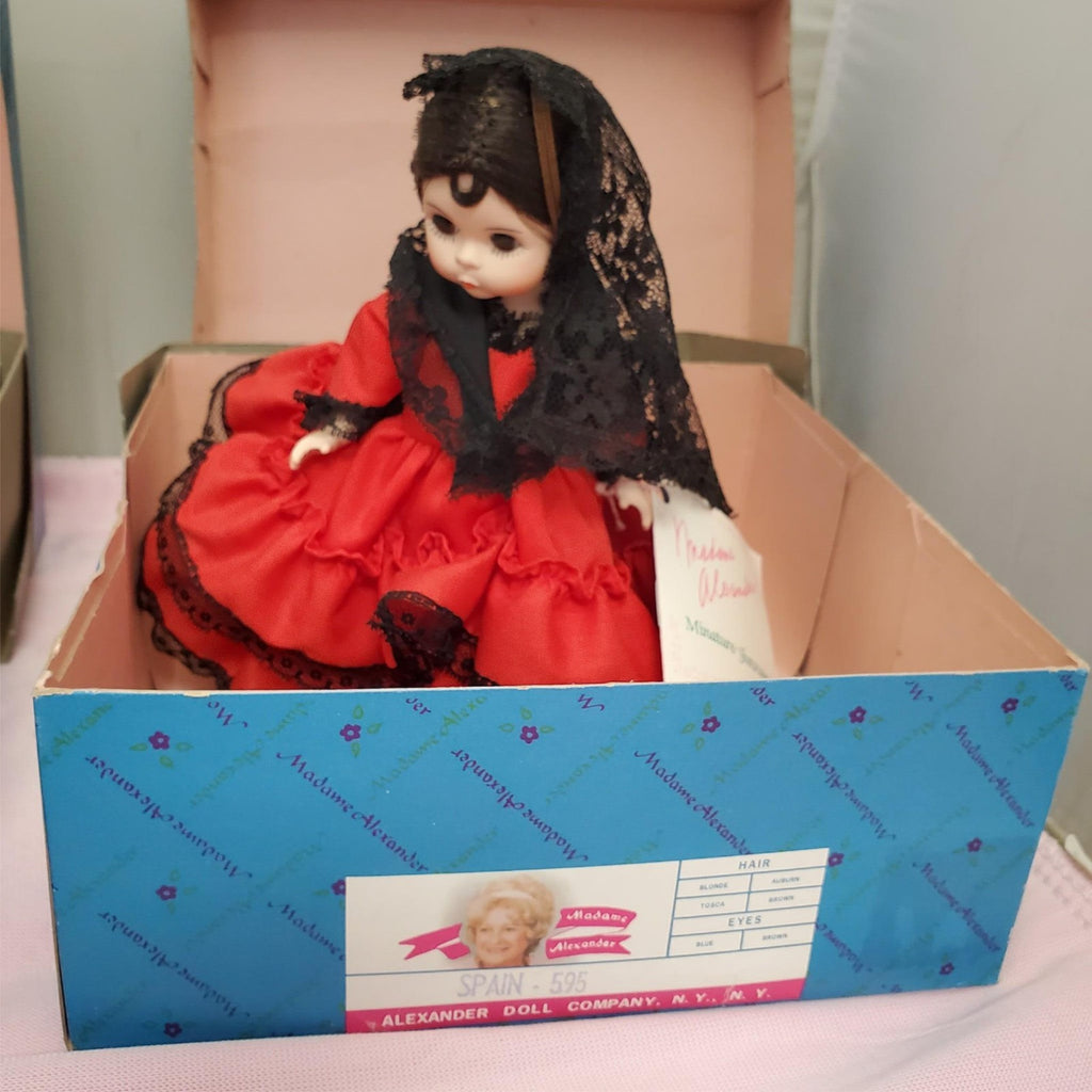 Set Of 5 Madame Alexander Friends From Foreign Lands Collection Dolls