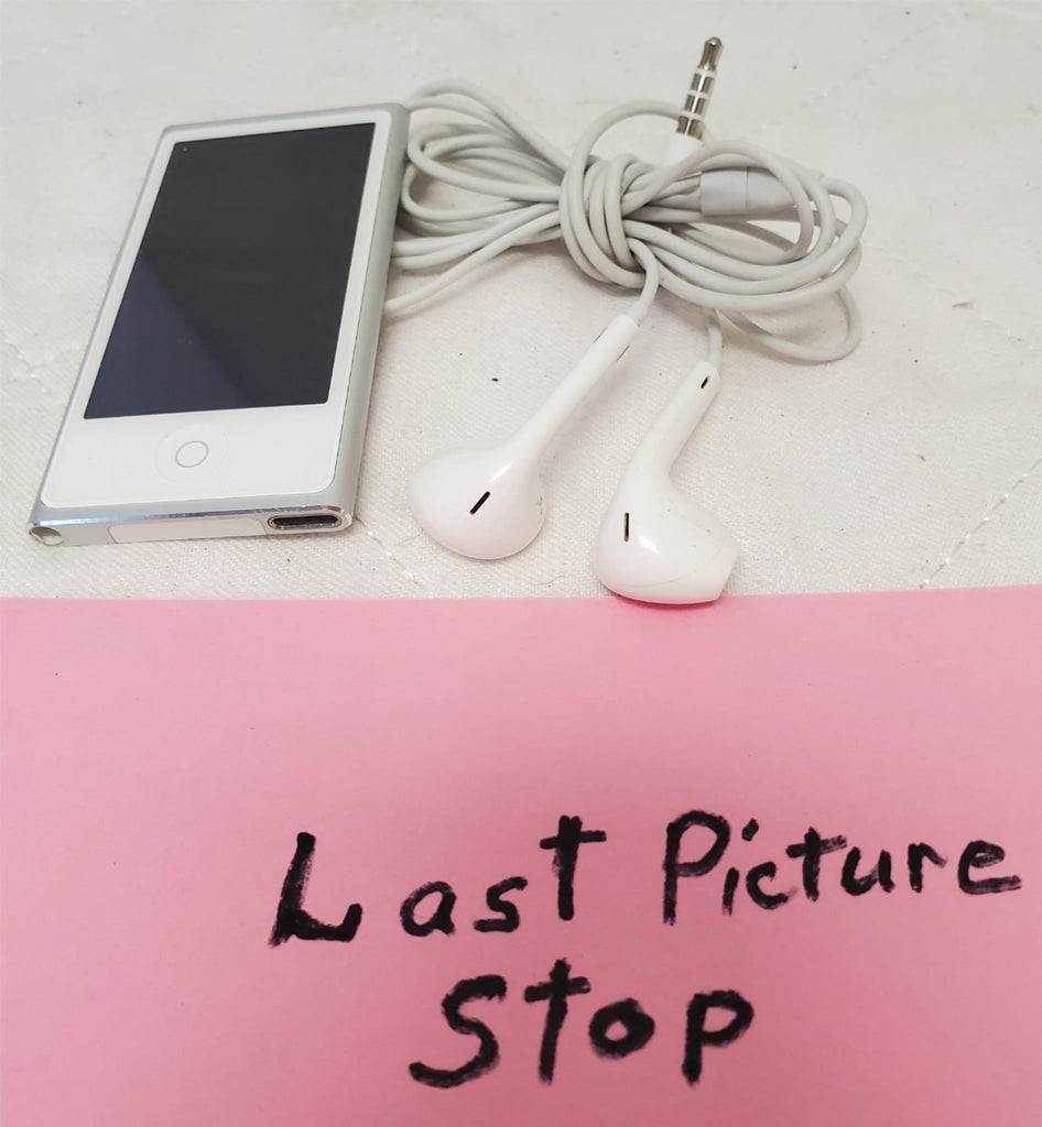 Apple A1446 7th Generation Silver Ipod with Wired Earpods