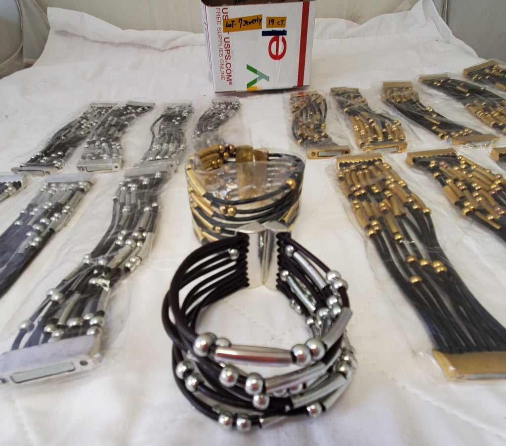 Lot of 19 Stripped Beaded Bracelet LOT-7