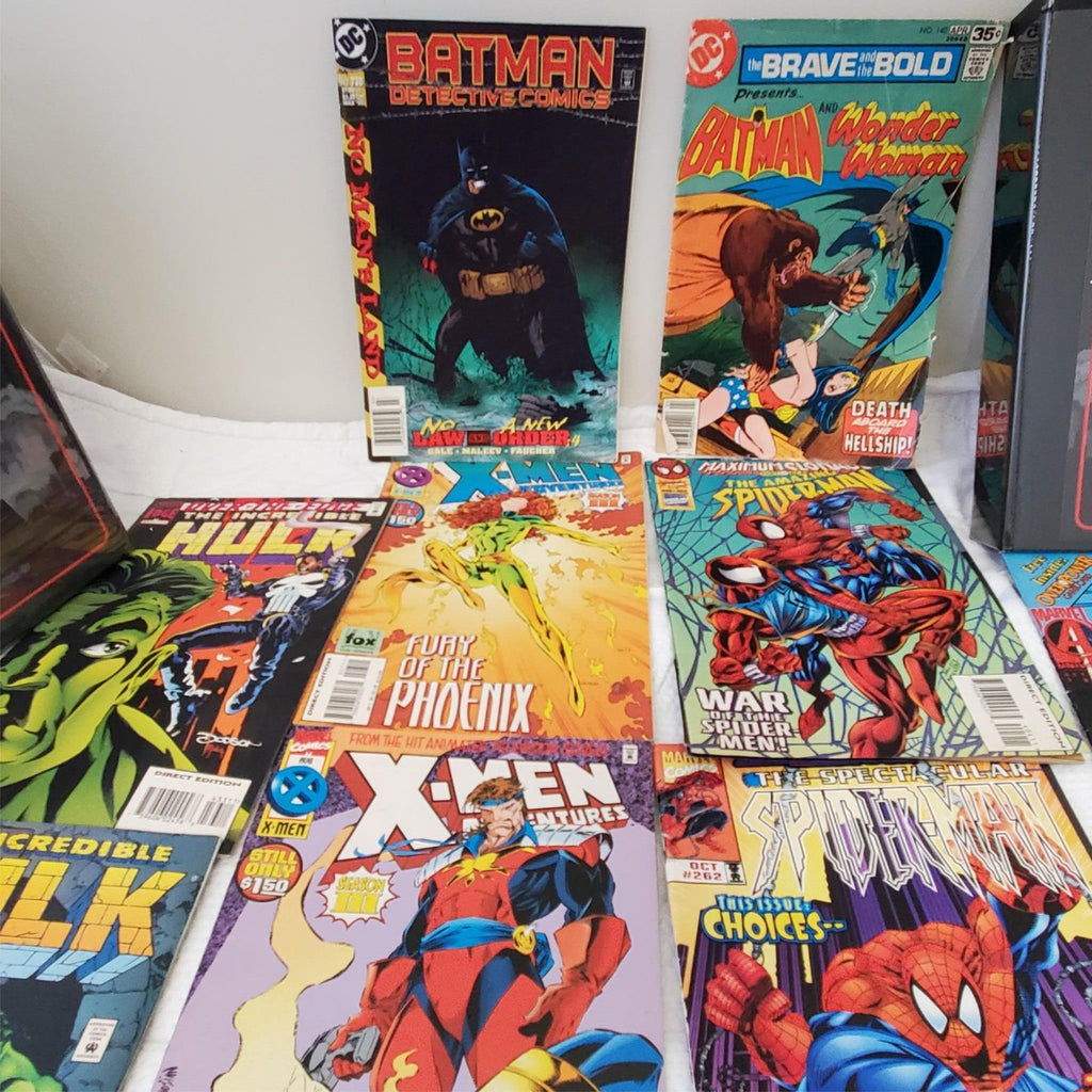 Lot of Spider-Man, X-Men, Batman & other Comic Books With Book Holder