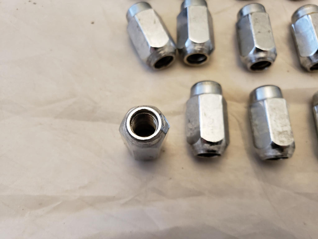 19 GMC Chevy Silverado Suburban Tahoe Avalanche Factory OEM Lug Nuts