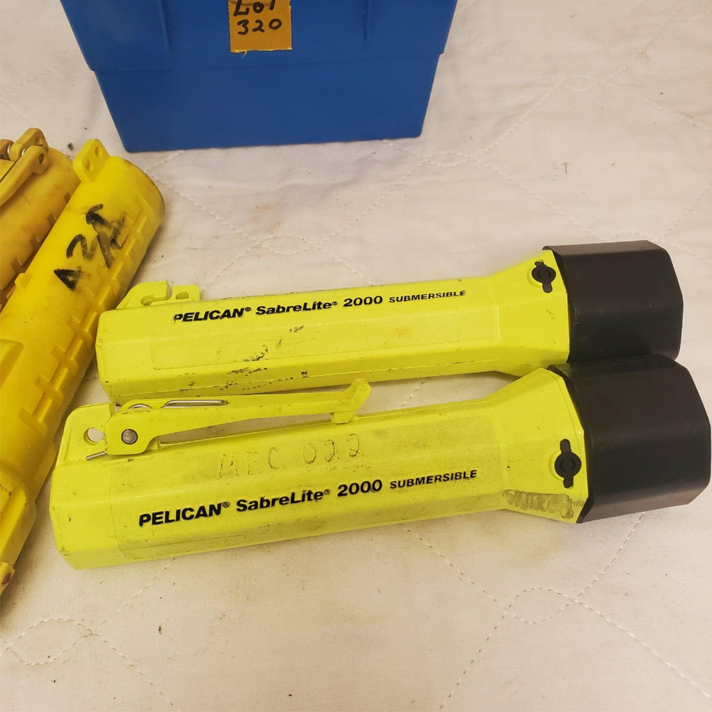 Lot of 5 Pelican SabreLite 2000 Submersible LED Flashlight & Streamlight LOT-320