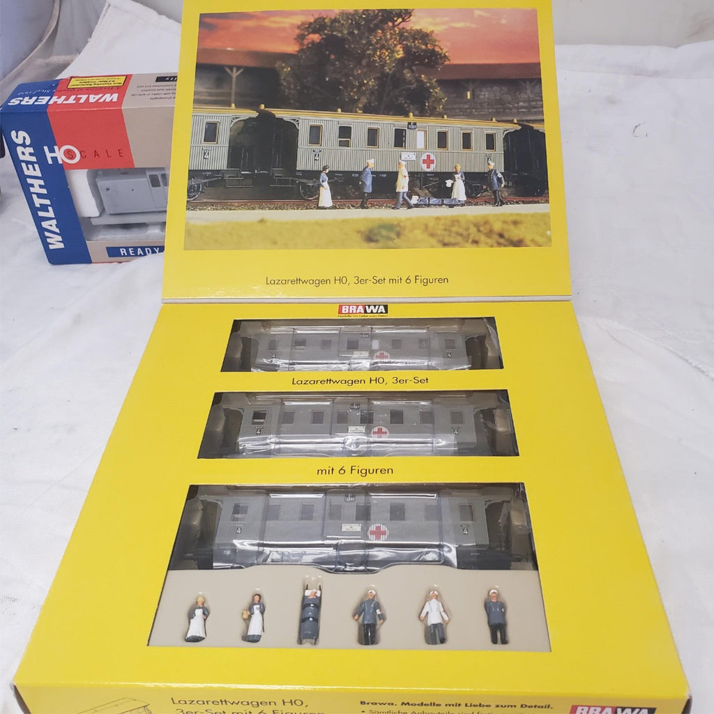 Lot of 3 Riveted Tank Car, Model Railroad & Brawa Lazarettwagen HO Set 