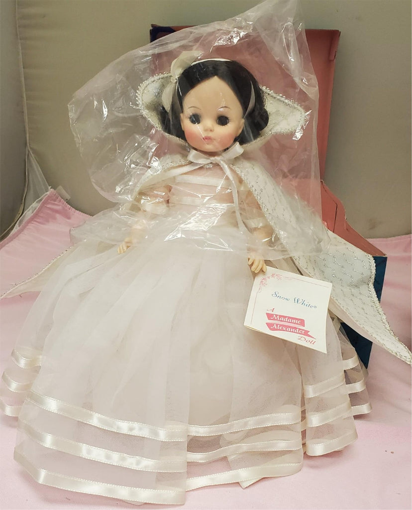 Madame Alexander #1555 Snow White Doll with Box & Stand