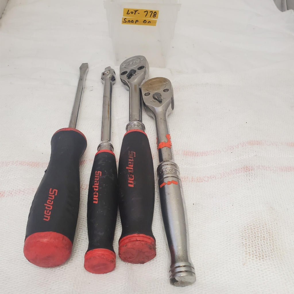 Lot of 4 Snap-on Tools Drive Red Soft Grip Flex & Fixed Head Ratchet Set LOT-778