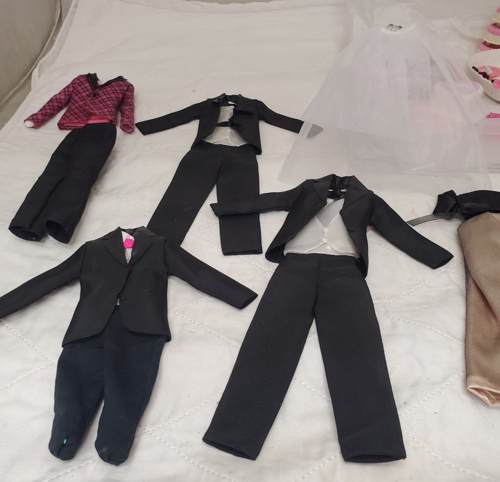 Lot of Miscellaneous Barbie Wedding Accessories with Cake & More Playsets